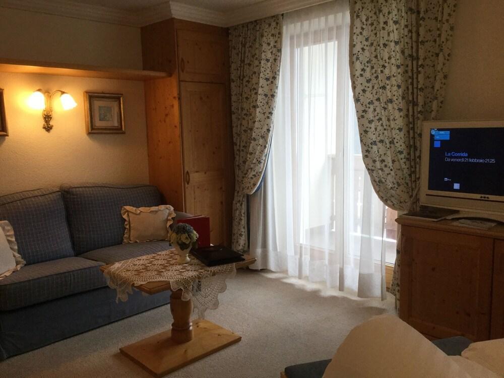 Hotel Sassongher Corvara In Badia Eksteriør billede