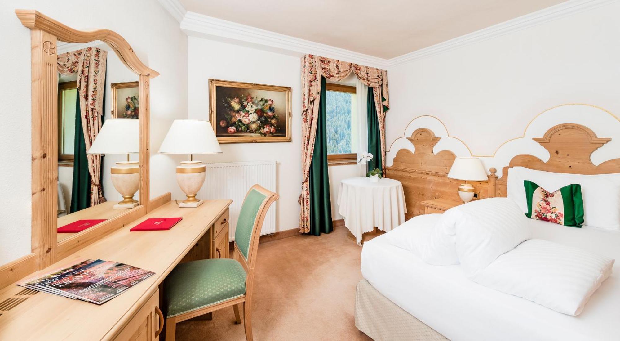 Hotel Sassongher Corvara In Badia Eksteriør billede