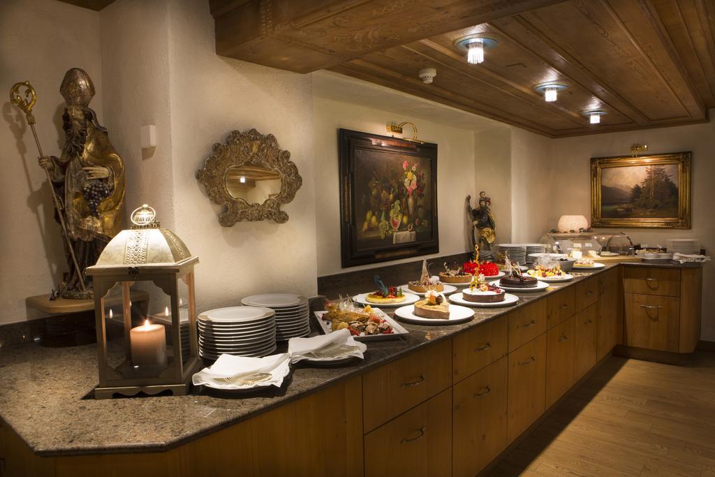 Hotel Sassongher Corvara In Badia Eksteriør billede