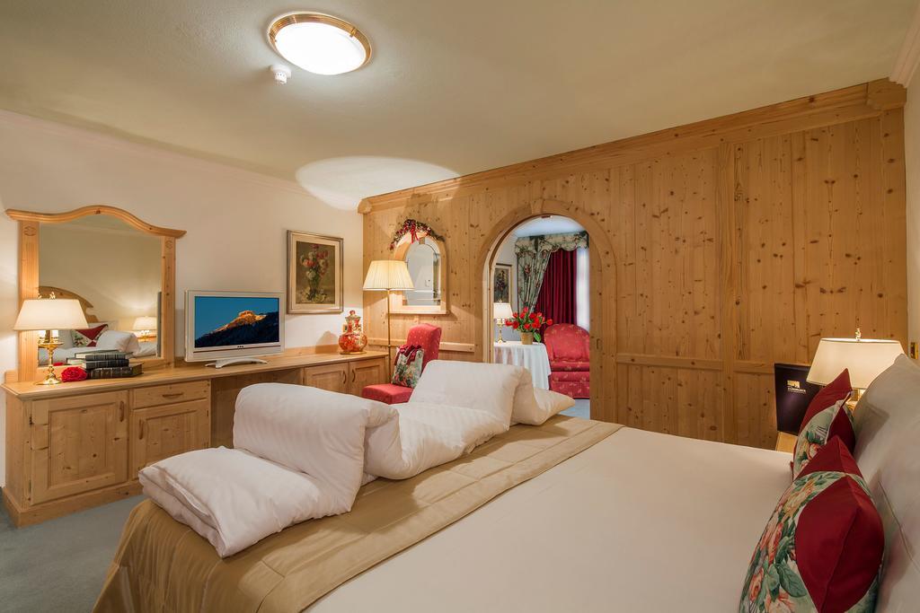 Hotel Sassongher Corvara In Badia Eksteriør billede