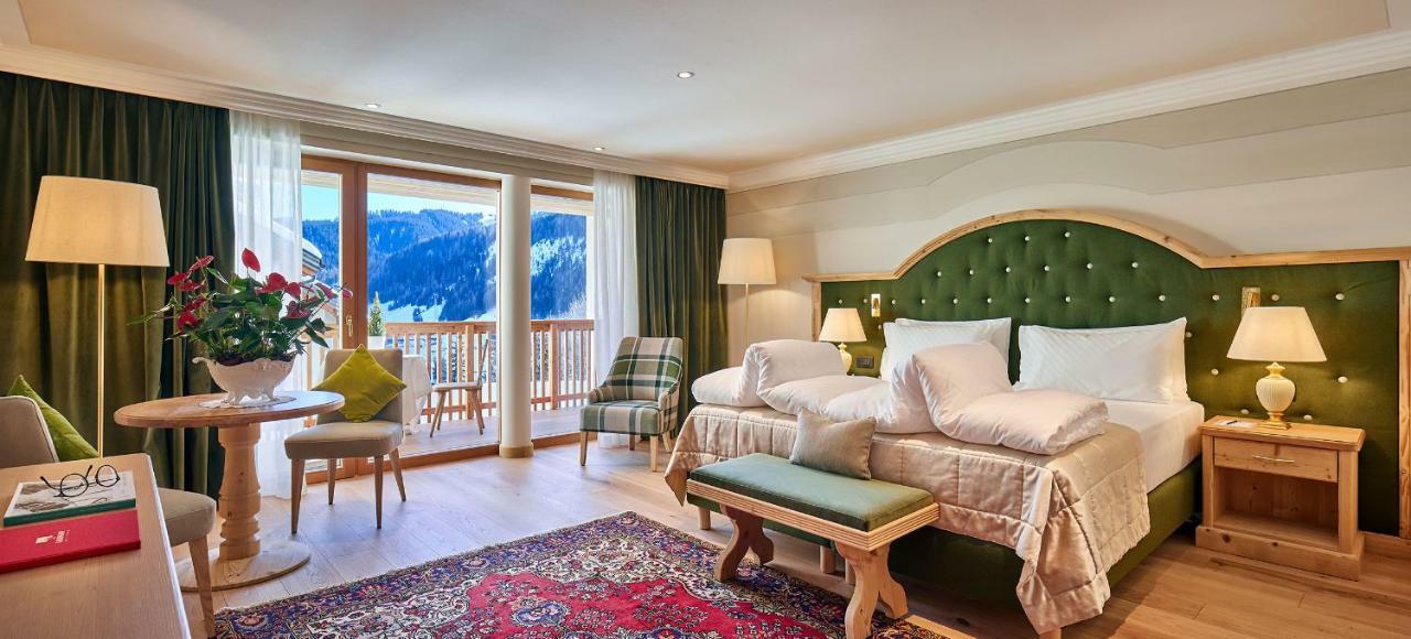 Hotel Sassongher Corvara In Badia Eksteriør billede