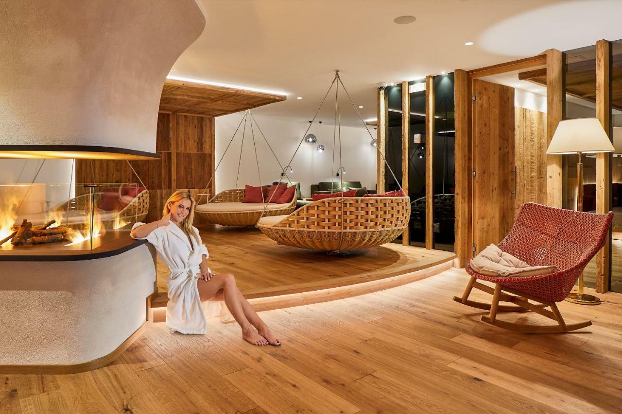 Hotel Sassongher Corvara In Badia Eksteriør billede