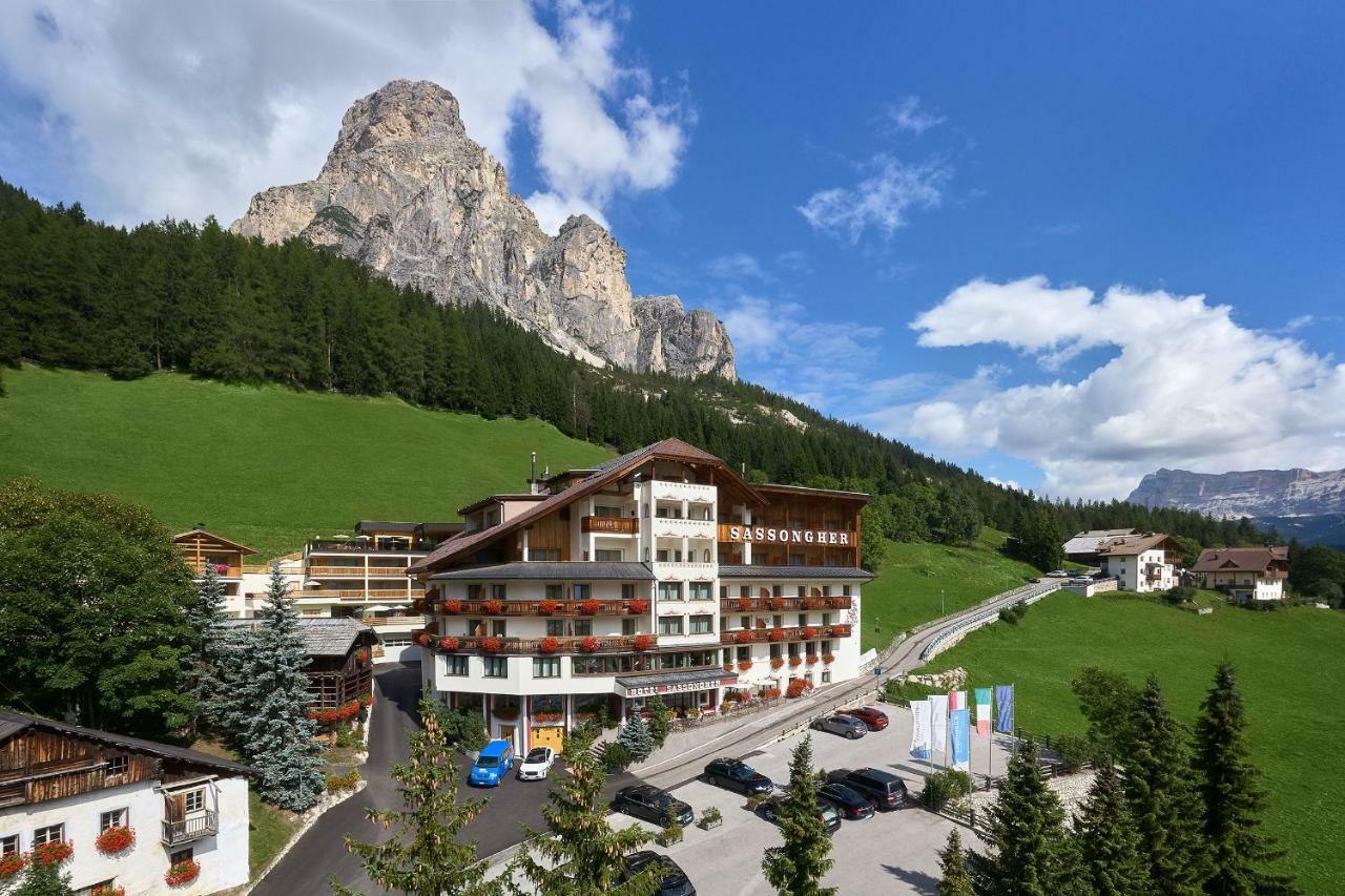 Hotel Sassongher Corvara In Badia Eksteriør billede