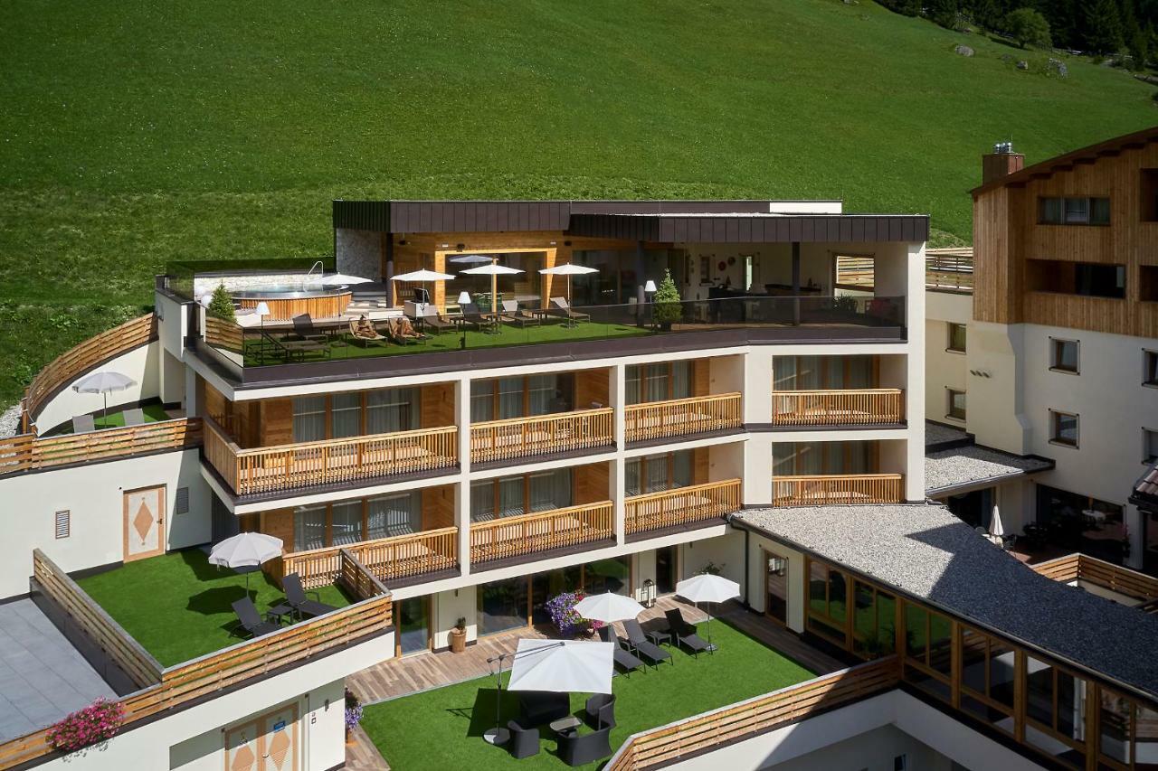 Hotel Sassongher Corvara In Badia Eksteriør billede